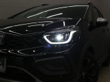 【LEDヘッドライト】悪天候や夜間走行時も良好な視界を確保し安心して運転できる高輝度LEDヘッドライトを装備!点灯速度が早く、消費電力も抑えられています!!