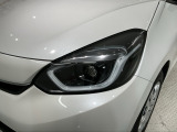 LEDヘッドライトは、点灯の瞬間から最大光量を発揮し、突然暗くなるトンネルなどでの安定感を高めます。