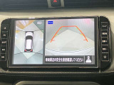 【アラウンドビューモニター】車を上から見下ろしているかのような映像で周囲の状況がひと目で確認、狭い駐車場に駐車するときも安心です♪