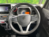 インテリアに合わせたデザインのステアリングは、運転される方のことも考え、運転しやすい形状、大きさです。是非一度、実際に触ってお確かめください。