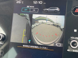 【フロント&サイドカメラ】ドライバーから見にくい死角部分を映像で確認できる前方と左側面にカメラを装着。見通しがきかない場所や住宅密集地などを運転することが多い人におすすめの安心装備です。