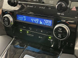 左右独立温度コントロールフルオートエアコンです。運転席、助手席それぞれで独立して温度設定ができます。冷え性の方が乗っても安心ですね♪
