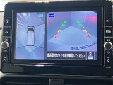 【アラウンドビューモニター】車を上から見下ろしているかのような映像で周囲の状況がひと目で確認、狭い駐車場に駐車するときも安心です♪