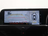 パノラミックビューモニター付きです。車両を上から見たような映像をディスプレイオーディオ画面に表示。運転席からの目視だけでは見にくい、車両周辺の状況をリアルタイムでしっかり確認できます。