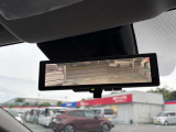 インテリジェントルームミラー:後席乗員ヘッドレスト荷物が写り込み見にくくなりがちな後方視界/後方カメラ映像をミラー面に映します 車内状況や天候に左右されず夜間カメラ感度UPさせクリアな後方視界が得られます