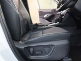 パワーシート搭載。微妙な調整が手軽にでき、ピッタリなポジションで運転することが可能です。