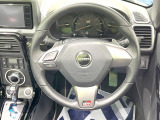 【純正革巻きステアリング】上質な革を使用することで、手にしっかり馴染みとても運転しやすいハンドルです♪