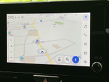 高精細な画面で、目的地までスムーズ。快適なドライブをサポートする頼れる相棒です。先進の機能で、毎日の移動がより楽しくなります。