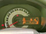 視認性の高いメーターは、運転に必要な情報を的確にドライバーへ伝えます。直感的な操作で、安全な運転をサポートする機能が充実しています。