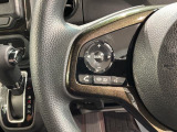 ステアリングにオーディオ操作スイッチが付いています。オーディオ画面に直接タッチしなくても操作が出来ますので、運転に集中できます。