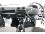 スッキリした運転席まわりで、快適ドライブが楽しめます!