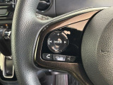 ステアリングにオーディオ操作スイッチが付いています。オーディオ画面に直接タッチしなくても操作が出来ますので、運転に集中できます。