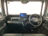 【前方視界】開放的な前方視界!運転がしやすく疲れにくいです♪窓が大きく、見通しがとっても良いおクルマですよ♪