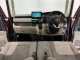 【前方視界】開放的な前方視界!運転がしやすく疲れにくいです♪窓が大きく、見通しがとっても良いおクルマですよ♪