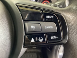 ハンドルにHondaセンシング系のクルーズコントロールやレーンキープアシストなどの操作スイッチが装備されています。ハンドルから手を離さず安全に操作できます。