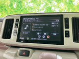お気に入りの音楽で、ドライブをさらに楽しく。様々なソースに対応し、快適な音空間を提供します。旅のBGMはこれで決まりですね。