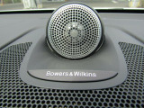 「Bowers & Wilkins」のプレミアムサウンドシステムはセンタースピーカーの搭載により臨場感あふれるサラウンドを体感できます。