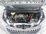 車にとって、とても大切な部分のエンジンルーム。綺麗に清掃済みで安心です。