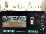 【バックカメラ(3モード)】視点を切り替えて後方を確認でき、駐車や車庫入れも安心です。