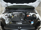 TSIエンジン【ターボ付き直噴エンジンは、排気量のダウンサイジングにて、CO2の排出削減。排気量を下げて出力低下をターボにて空気量を上げ高効率燃焼。そして、高出力、低燃費を実現】