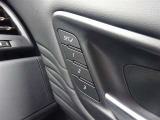 ■シートメモリー■電動パワーシートで調整した自分の着座姿勢を記憶し、ボタン一つで最適ポジションに!