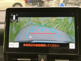 後方確認をサポートするモニターです。駐車時など、狭い場所での運転も安心ですね。安全装備も充実しています。