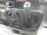A/T車とM/T車のいいところを取り入れたトランスミッション装備です。