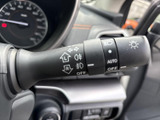 操作しやすいウインカーレバーは、安全な車線変更をサポート。確実な操作感で、安心して運転に集中できます。