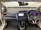 【前方視界】開放的な前方視界!運転がしやすく疲れにくいです♪窓が大きく、見通しがとっても良いおクルマですよ♪
