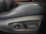 パワーシート搭載。微妙な調整が手軽にでき、ピッタリのポジションで運転することが可能です。
