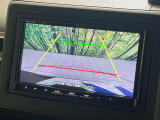 【バックカメラ】駐車時に後方がリアルタイム映像で確認できます。大型商業施設や立体駐車場での駐車時や、夜間のバック時に大活躍!運転スキルに関わらず、今や必須となった装備のひとつです!