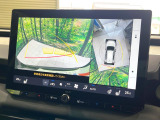 【パノラミックビューモニター】専用のカメラにより、上から見下ろしたような視点で360度クルマの周囲を確認することができます☆死角部分も確認しやすく、狭い場所での切り返しや駐車もスムーズに行えます。