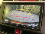 【バックカメラ】駐車時に後方がリアルタイム映像で確認できます。大型商業施設や立体駐車場での駐車時や、夜間のバック時に大活躍!運転スキルに関わらず、今や必須となった装備のひとつです!