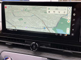 日産純正オリジナルナビゲーション搭載。インパネにマッチする専用デザインに、美しく見やすい大画面ディスプレイを採用。