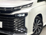 【三眼LEDヘッドライト】スタイリッシュな見た目の三眼LEDヘッドライトを装備♪スタイルだけでなく、夜間の走行も視界良好で安心してお乗りいただけます。