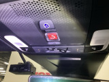 Honda CONNECTサービス対応車です。Honda CONNECT用緊急通報ボタン/トラブルサポートボタンが付いています。