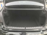 【トランクルーム】十分な容量を確保したトランクルーム。環境へ配慮したスペアタイヤ非搭載のBMW。その分、トランクスペースを有効活用できる様にしてあります。