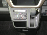 オートエアコンで暑い夏も寒い冬も快適な車内で運転出来ます。
