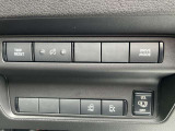 ハンドル右奥には各種設定スイッチがあります。運転者がスッと手を伸ばせば操作できので便利です。