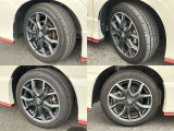 205/50R17 NISMO専用純正アルミホイール装着。25年製のタイヤでまだまだ使えます。右側前後のホイールに小さな傷があります。