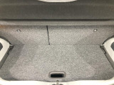 ●すっきりとした見た目のスクエア形状のラゲッジスペースです。また荷物が多い時、急なお買いものの際にもリヤシートを倒していただくことにより十分なスペースを確保できます。