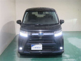 明度の高いLEDヘッドライトで、夜間の運転も安心です。