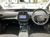 室内は広々としており、ゆったりとくつろげる空間です。運転席からの視界も良好で、安全運転をサポートします。