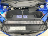 積み下ろしのしやすいデッキにはたっぷりと荷物を積み込んでいただけます。遊びから仕事まで、様々なシーンで頼れます♪