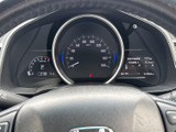 視認性の高いメーター類が、運転に必要な情報を的確に伝えます。走行状況を把握しやすく、安全運転をサポートします。