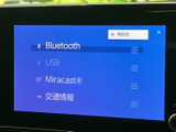 見やすい地図表示で、運転中の情報収集をサポート。周辺施設の情報も確認でき、目的地へのルート検索も簡単に行えます。