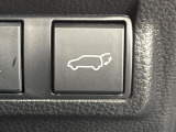 【パワーバックドア】スマートキーや運転席のボタンを押すだけでリアゲートが自動で開閉します!荷物を持っている時や、高い位置にあるバックドアを閉める際に便利な機能です♪