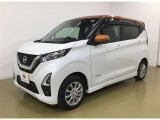 オシャレなツートンカラーの車両です