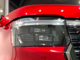 LEDヘッドライトは、点灯の瞬間から最大光量を発揮し、突然暗くなるトンネルなどでの安定感を高めます。
