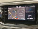 タッチスクリーンを採用。従来のナビゲーションシステムの域を超える、車両を総合的に管理するインフォテイメントシステムです。